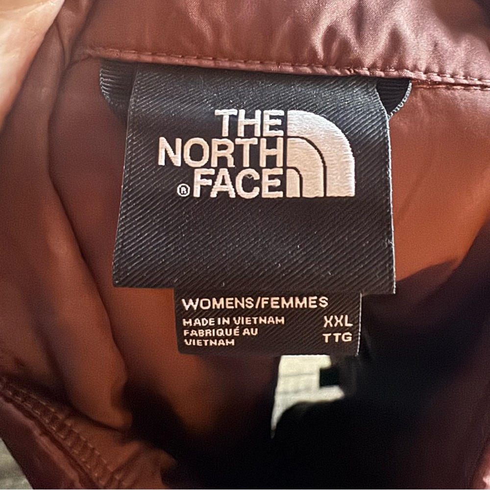 The North Face Women's Jacket in Beautiful Raisin Watercolor print - Picture 7 of 7